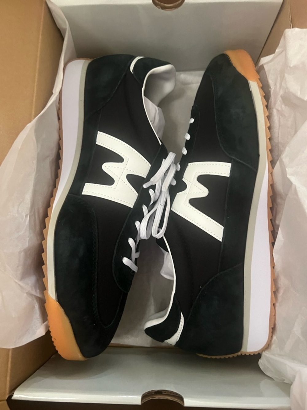 NEW KARHU Mestari Unisex sneakers tennis shoes Men’s 11.5/Women’s 13 black & wht